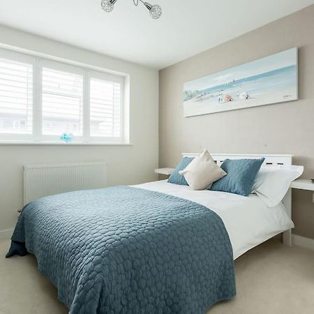 Stunning 2 Bed Apartment, Fabulous Sea View & 2 Minutes To Beach With Parking Борнмут Экстерьер фото