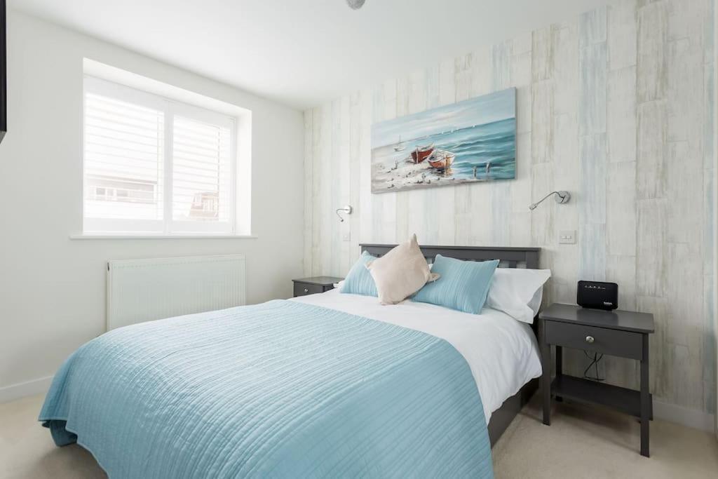 Stunning 2 Bed Apartment, Fabulous Sea View & 2 Minutes To Beach With Parking Борнмут Экстерьер фото