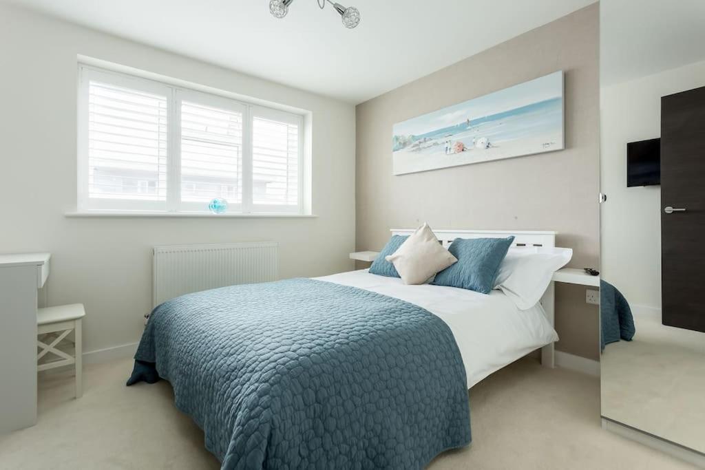 Stunning 2 Bed Apartment, Fabulous Sea View & 2 Minutes To Beach With Parking Борнмут Экстерьер фото